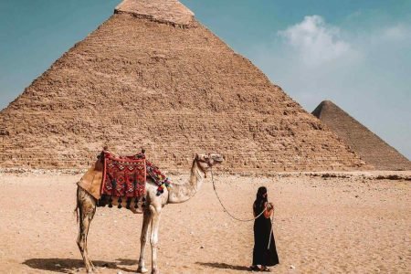 Cena y espectáculo nocturno en las pirámides de Giza